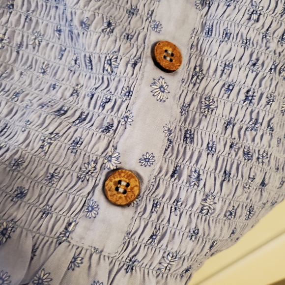 A blue ruched top - Picture 3 of 4